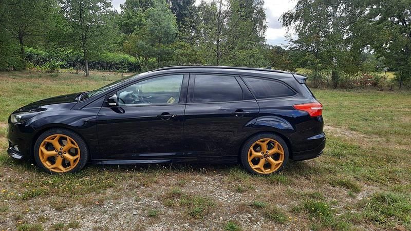 Gebraucht Ford Focus ST 185 PS (136 kW) 2015 Schwarz Kombi