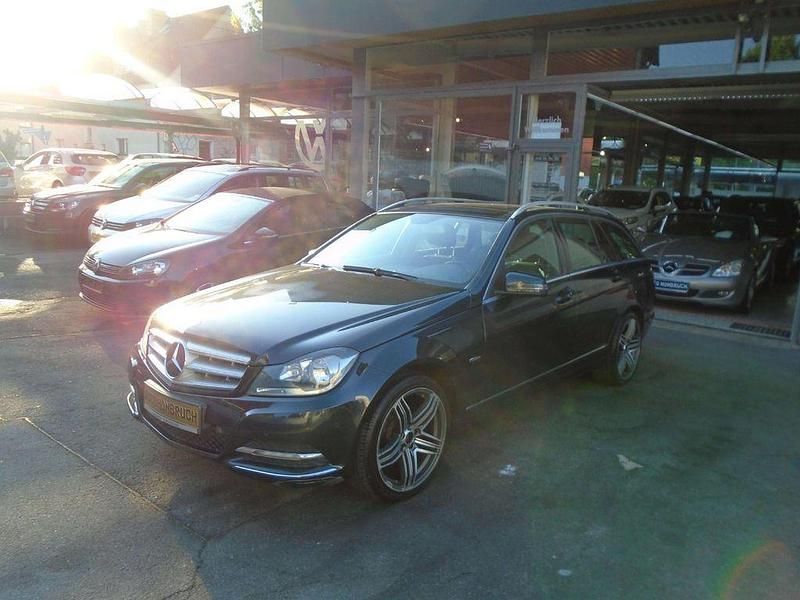 Schwarz Gebraucht 2011 Mercedes C180 Avantgarde Kombi | 8.990 € - Bild 1/4