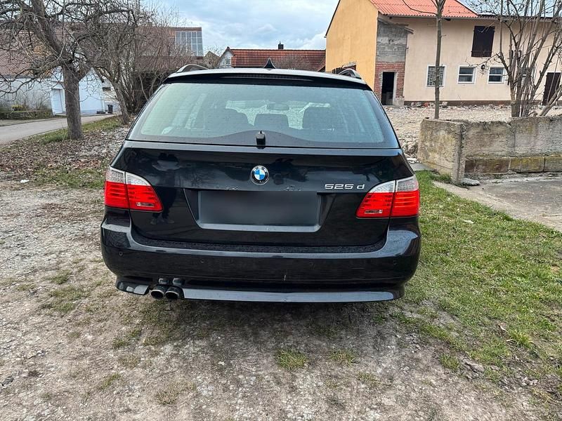 Gebraucht BMW 525 200 PS (147 kW) 2011 Schwarz Kombi