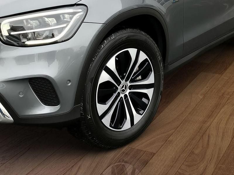 Gebraucht Mercedes GLC300e 211 PS (155 kW) 2021 Grau SUV