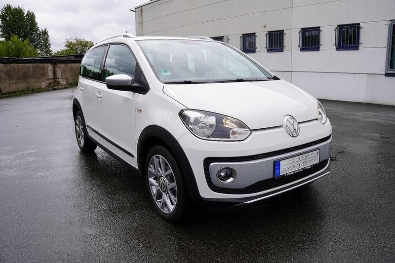 Weiß Gebraucht 2014 VW cross up! Kleinwagen | 6.500 € (Fairer Preis) - Bild 1/4