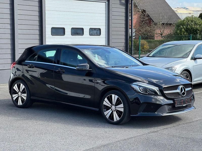 Gebraucht Mercedes A180 122 PS (89 kW) 2017 Schwarz Limousine