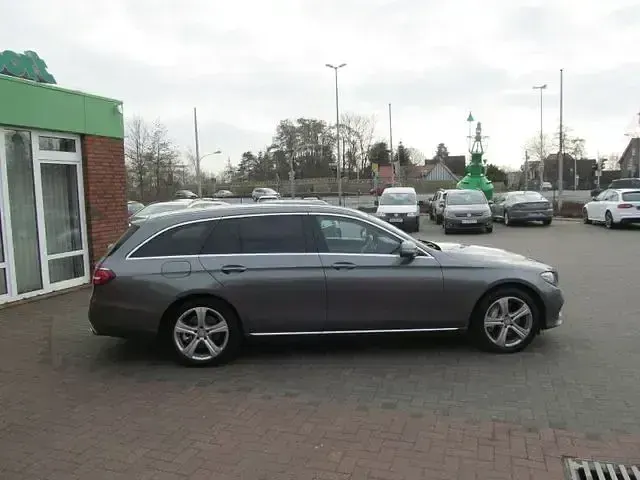 Gebraucht Mercedes E350 Avantgarde 258 PS (189 kW) 2017 Grau Limousine