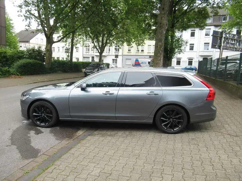 Gebraucht Volvo V90 Momentum 190 PS (139 kW) 2017 Grau Kombi