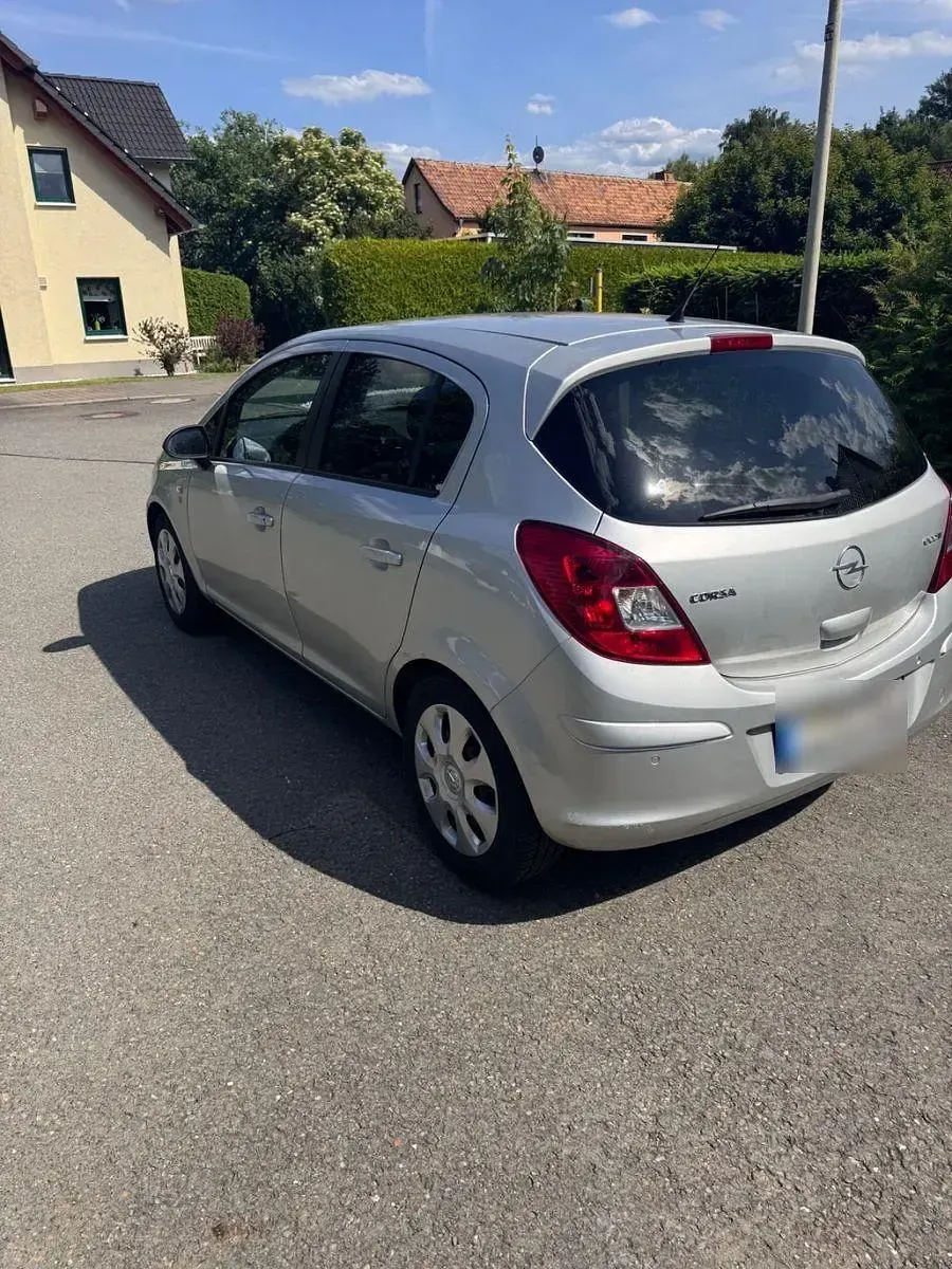 Gebraucht Opel Corsa 69 PS (50 kW) 2010 Silber Kleinwagen