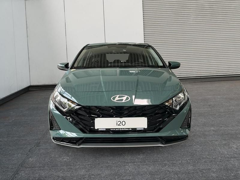 Neu Hyundai i20 Trend 101 PS (74 kW) 2025 Mangrove green Kleinwagen
