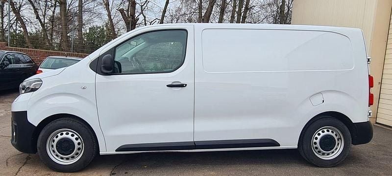 Gebraucht Toyota Proace 120 PS (88 kW) 2022 Weiß Van / Kleinbus
