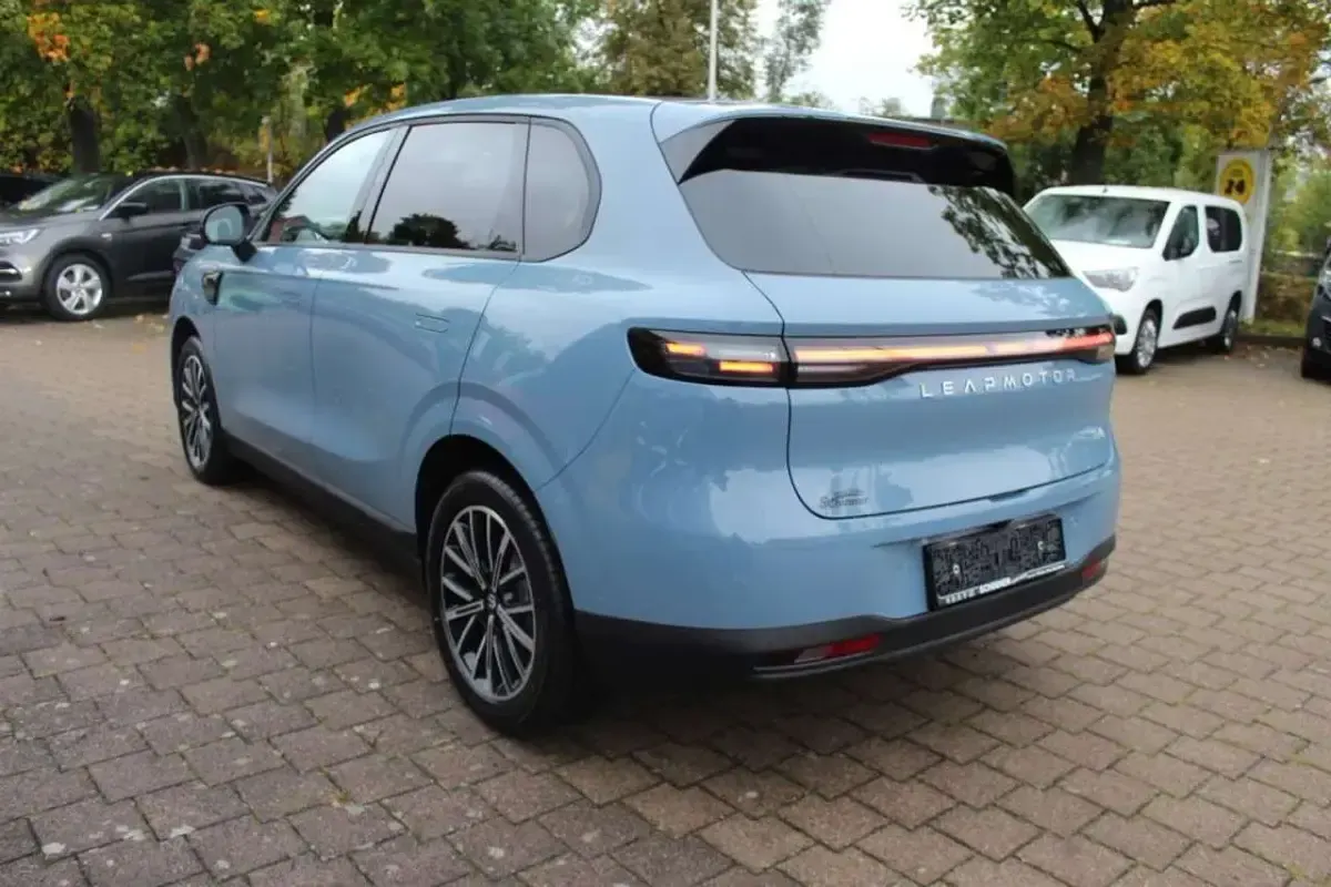 Gebraucht Leapmotor B10 160 kW (218 PS) 2025 Starry night blue SUV