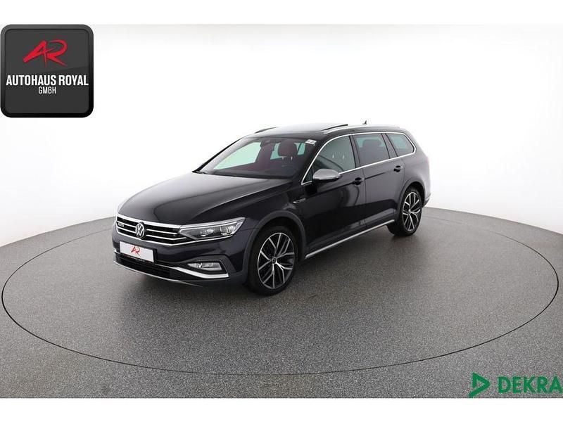 Schwarz (metallic) Gebraucht 2022 VW Passat Alltrack Kombi | 37.879 € (Teuer) - Bild 1/4