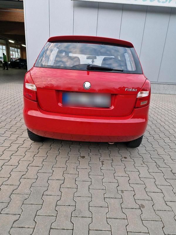 Gebraucht Skoda Fabia 70 PS (51 kW) 2009 Rot Kleinwagen