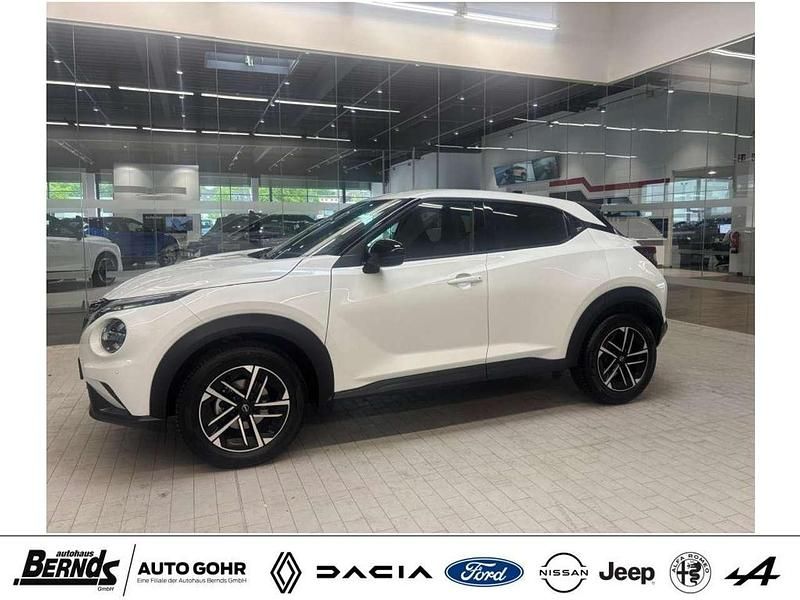 Pearl white perleffekt (qbeg) Gebraucht 2024 Nissan Juke N-Connecta SUV | 20.440 € (Fairer Preis) - Bild 1/4