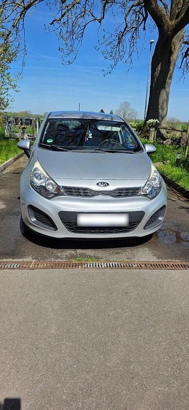 Gebraucht Kia Rio 86 PS (63 kW) 2014 Silber Limousine