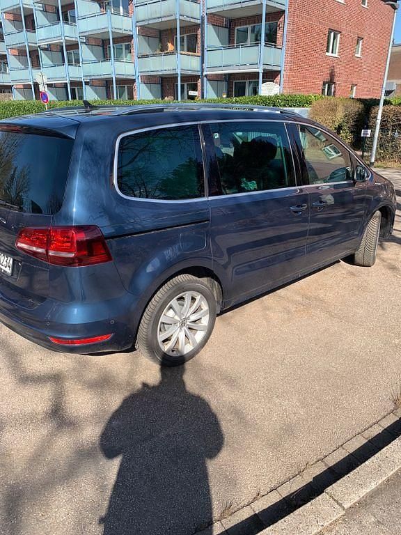 Gebraucht VW Sharan Comfortline 184 PS (135 kW) 2016 Blau Van / Kleinbus