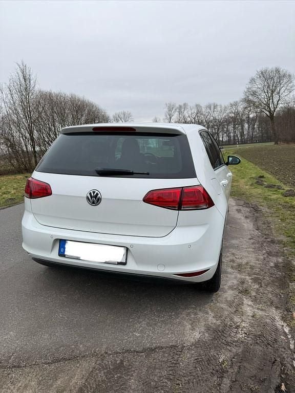 Gebraucht VW Golf VII LOUNGE 86 PS (63 kW) 2015 Weiß Limousine