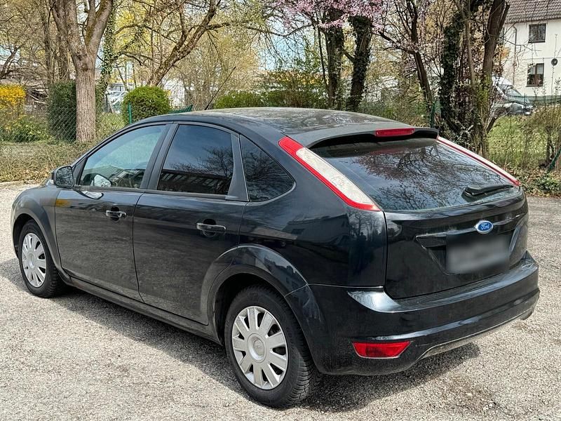 Gebraucht Ford Focus 109 PS (80 kW) 2011 Schwarz Kleinwagen