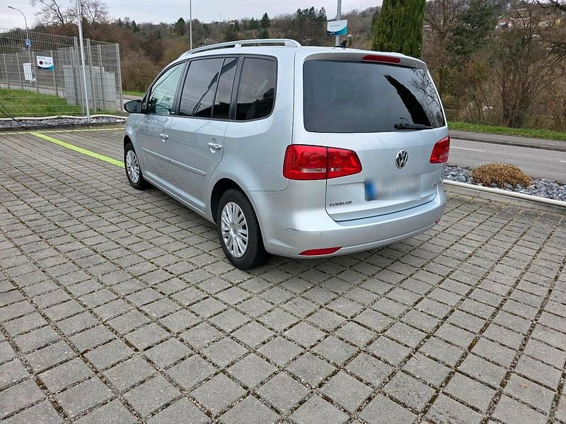 Gebraucht VW Touran Style 105 PS (77 kW) 2011 Silber Van / Kleinbus