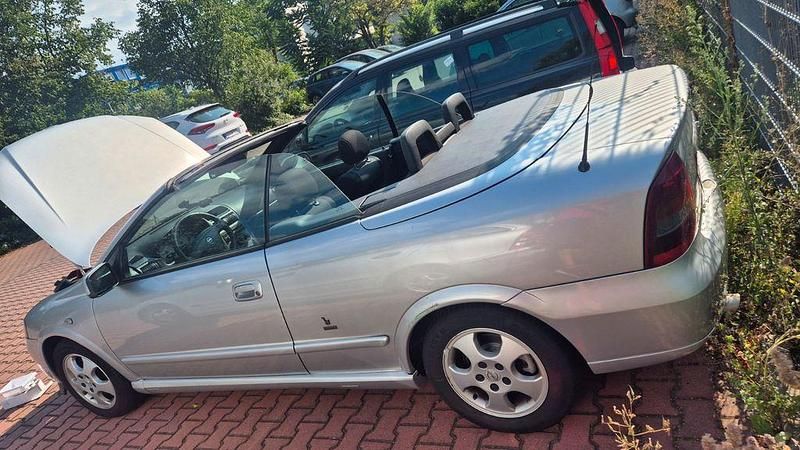 Silber Gebraucht 2004 Opel Astra Cabriolet Cabrio | 2.500 € - Bild 1/4