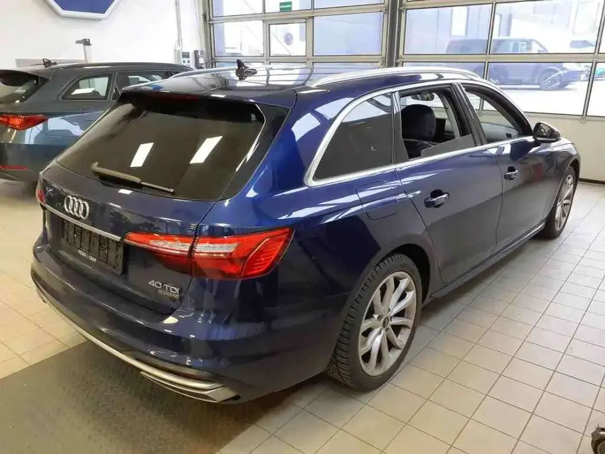 Używany Audi A4 204 KM (150 kW) 2023 Niebieski Kombi