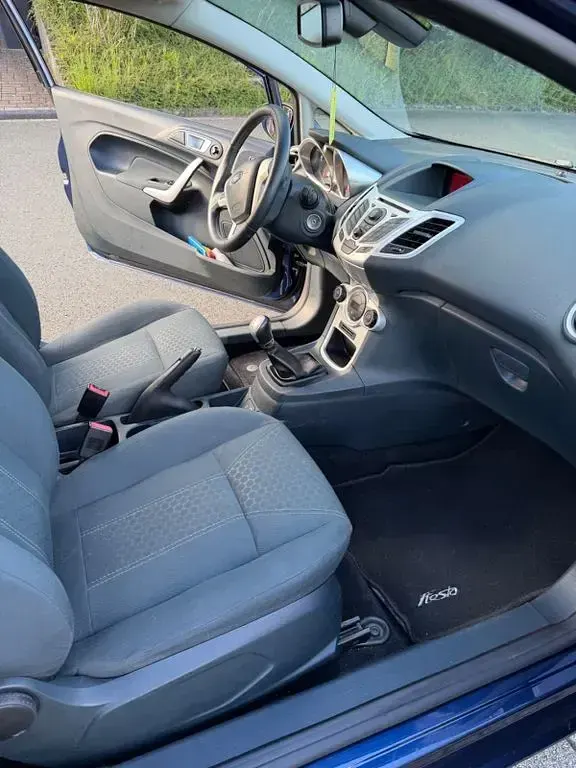 Gebraucht Ford Fiesta Titanium 97 PS (71 kW) 2012 Blau Limousine