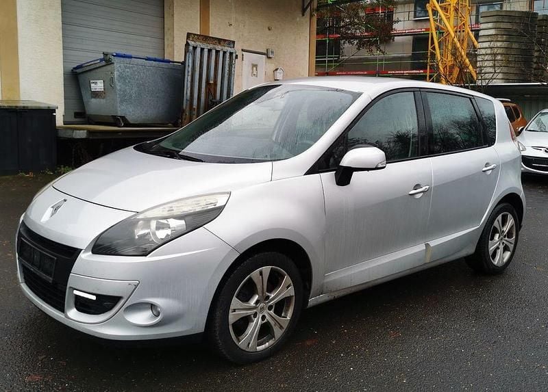 Silber Gebraucht 2010 Renault Scénic III Dynamique Van / Kleinbus | 1.900 € (Superpreis) - Bild 1/4