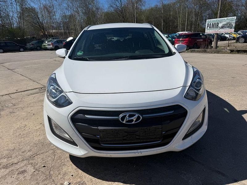 Gebraucht Hyundai i30 Style 110 PS (80 kW) 2016 Weiß Kombi