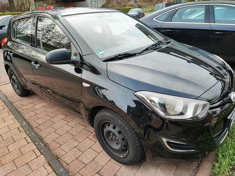 Gebraucht Hyundai i20 86 PS (63 kW) 2014 Schwarz Kleinwagen