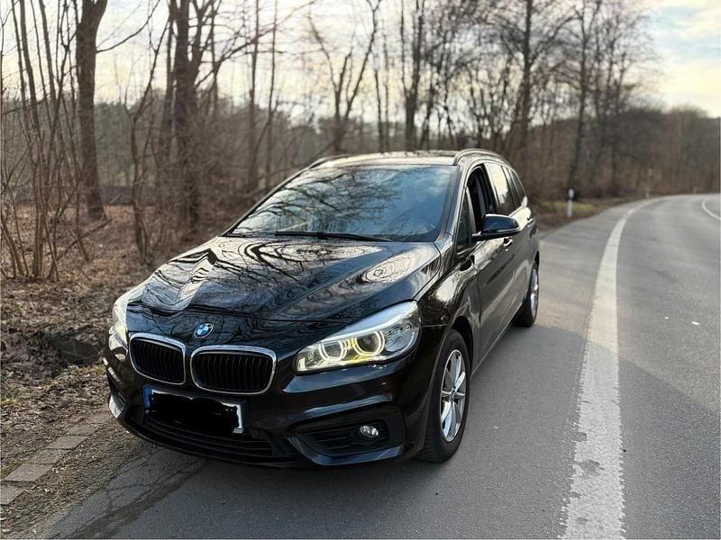 Schwarz Gebraucht 2016 BMW 218 Van / Kleinbus | 8.950 € (Guter Preis) - Bild 1/4