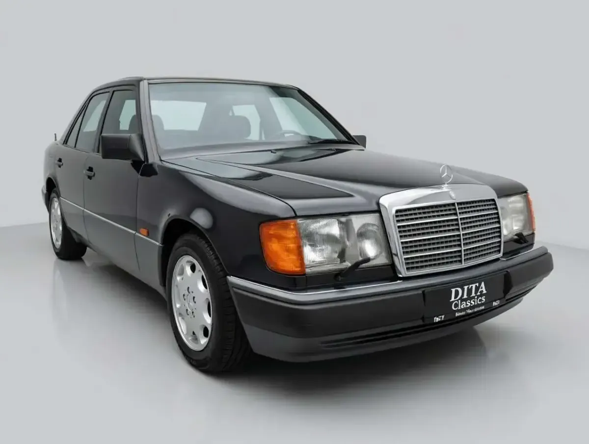 Gebraucht Mercedes E200 122 PS (89 kW) 1992 Schwarz Limousine