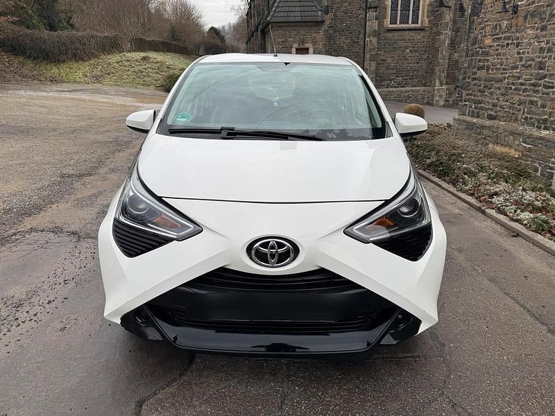 Gebraucht Toyota Aygo 72 PS (52 kW) 2019 Weiß Kleinwagen