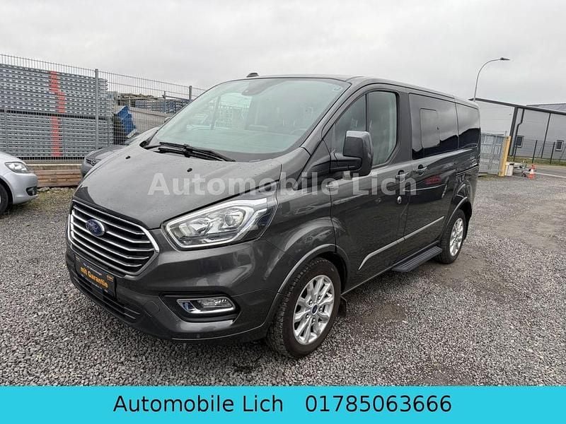 Grau Gebraucht 2023 Ford Tourneo Titanium X Van / Kleinbus | 26.499 € (Guter Preis) - Bild 1/4