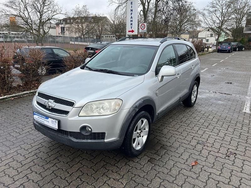 Grau Gebraucht 2008 Chevrolet Captiva LS SUV | 4.900 € (Teuer) - Bild 1/4