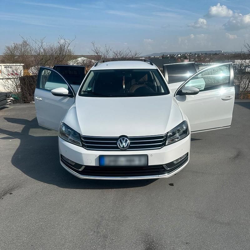 Gebraucht VW Passat 140 PS (102 kW) 2011 Weiß Limousine