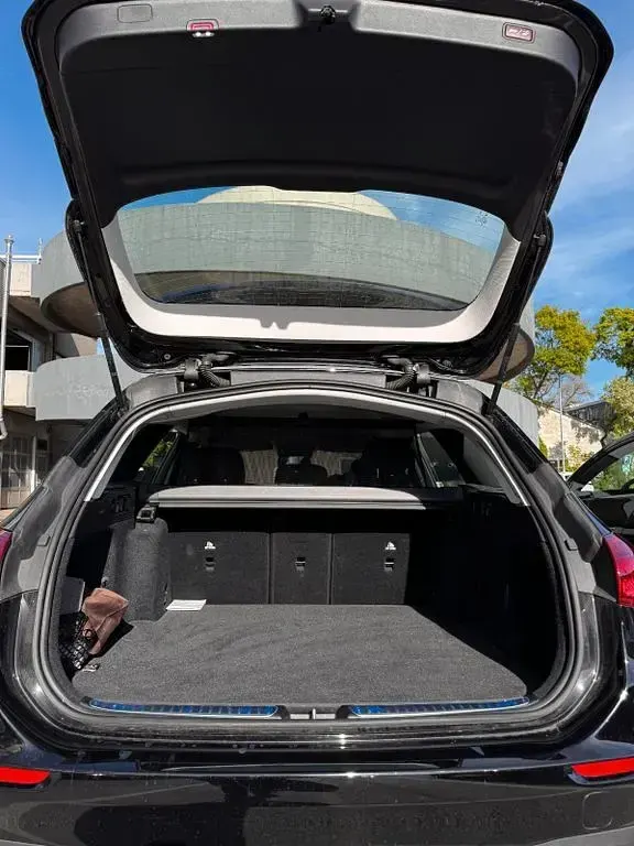 Gebraucht Mercedes C220 199 PS (146 kW) 2023 Schwarz Limousine