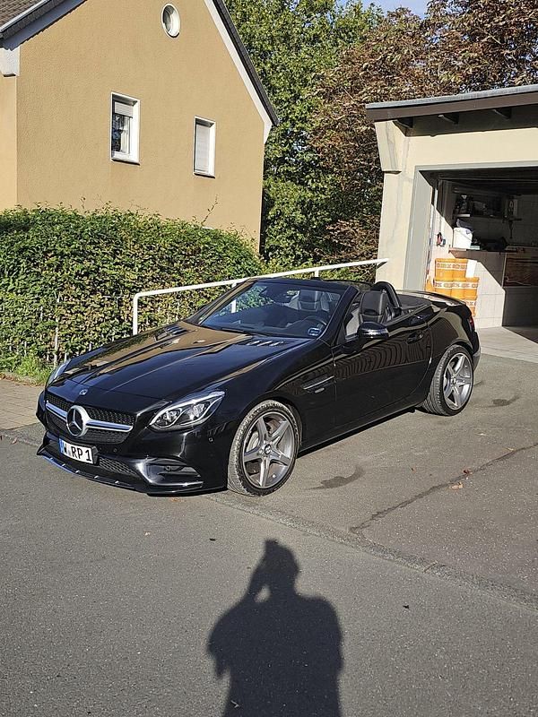 Schwarz Gebraucht 2018 Mercedes SLC200 AMG line Cabrio | 28.000 € (Fairer Preis) - Bild 1/4