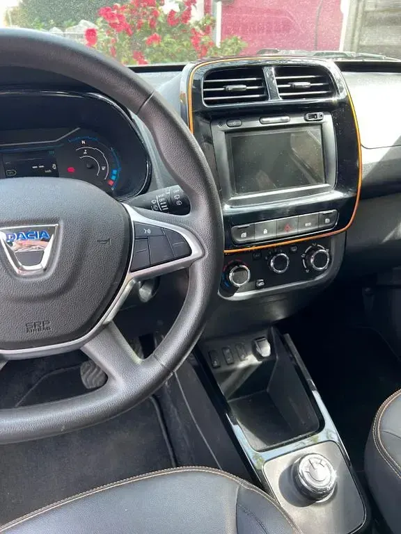 Usado Dacia Spring Comfort Plus 33 kW (45 CV) 2021 Plateado Utilitario