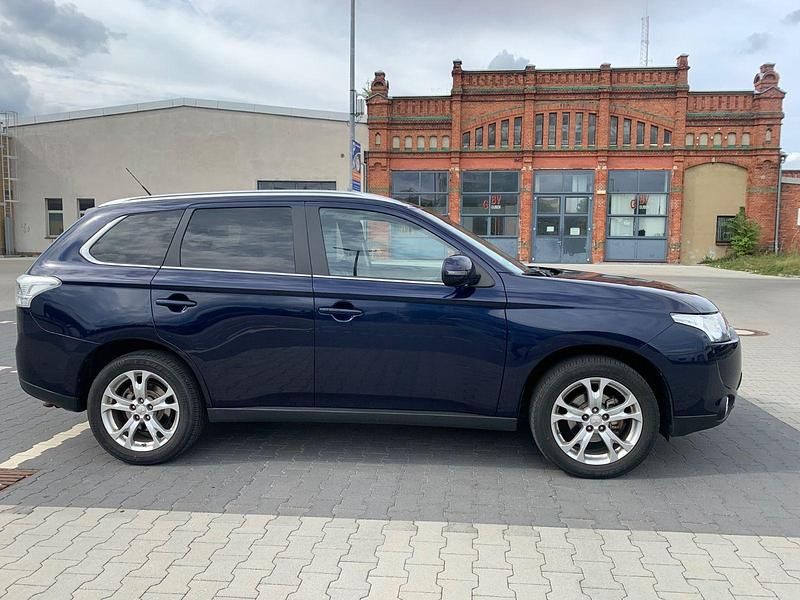 Gebraucht Mitsubishi Outlander Plus 150 PS (110 kW) 2015 Blau SUV