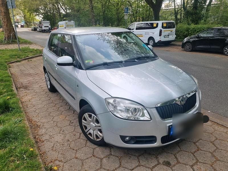 Silber Gebraucht 2010 Skoda Fabia Cool Edition Kleinwagen | 3.200 € (Guter Preis) - Bild 1/4
