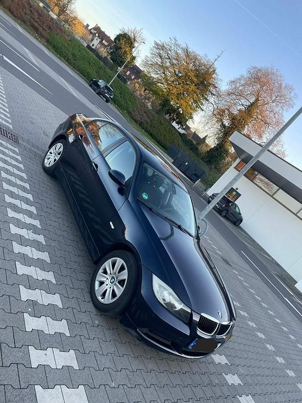Gebraucht BMW 318 143 PS (105 kW) 2008 Blau Limousine