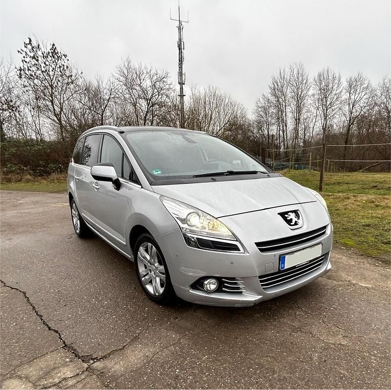 Silber Gebraucht 2012 Peugeot 5008 Allure Van / Kleinbus | 6.890 € (Fairer Preis) - Bild 1/4