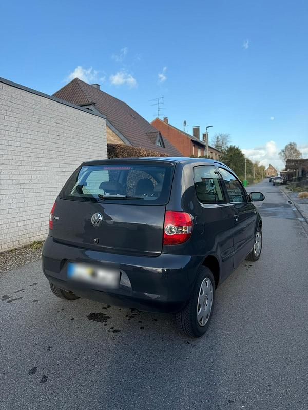 Gebraucht VW Fox 54 PS (39 kW) 2005 Grau Kleinwagen