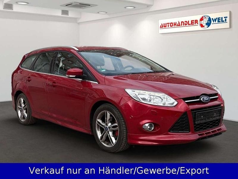 Gebraucht Ford Focus Individual 140 PS (102 kW) 2013 Rot Kombi