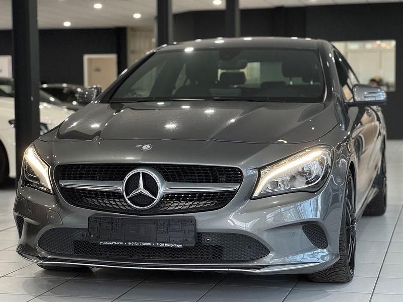 Grau Gebraucht 2017 Mercedes CLA180 Urban Limousine | 18.950 € (Fairer Preis) - Bild 1/4