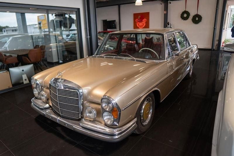 Gebraucht Mercedes 300 250 PS (183 kW) 1970 Goldmetallic Limousine