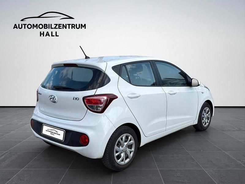 Gebraucht Hyundai i10 Trend 87 PS (63 kW) 2017 Weiß Kleinwagen