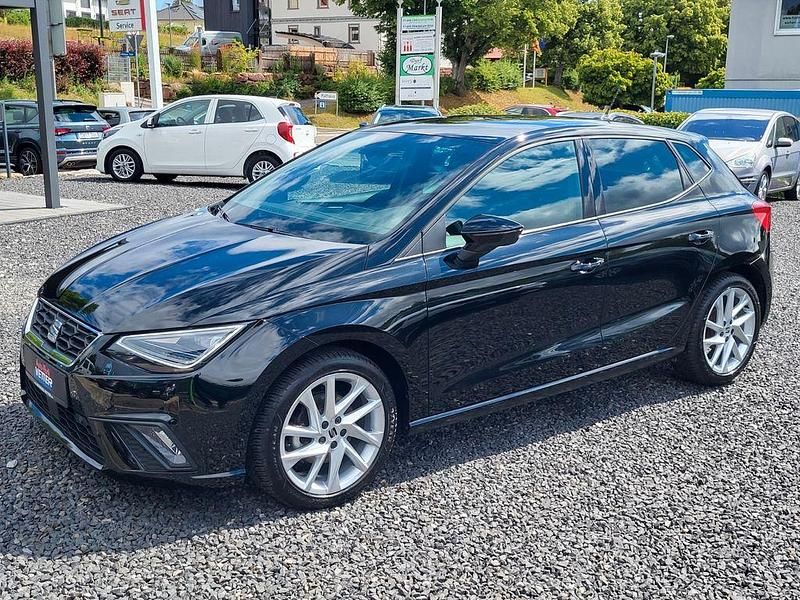 Schwarz Gebraucht 2024 Seat Ibiza FR Limousine | 21.380 € (Fairer Preis) - Bild 1/4