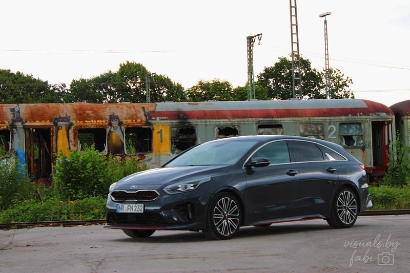 Grau Gebraucht 2019 Kia ProCeed GT Kleinwagen | 17.990 € (Superpreis) - Bild 1/4