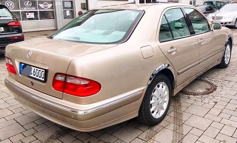 Gebraucht Mercedes E240 Elegance 170 PS (125 kW) 2000 Gold Limousine