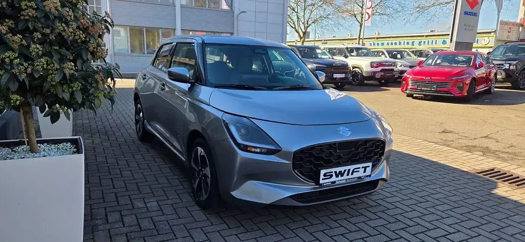 Neu Suzuki Swift Comfort+ 83 PS (61 kW) 2025 Premium silver Kleinwagen