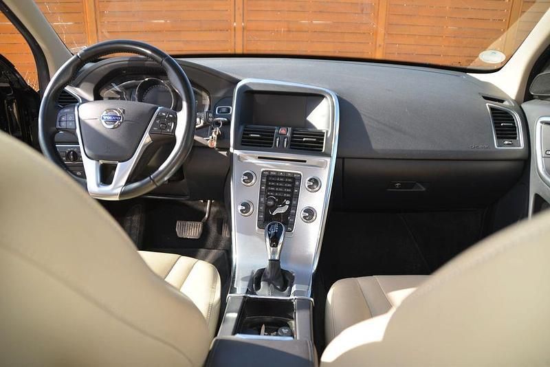 Gebraucht Volvo XC60 Momentum 190 PS (139 kW) 2017 Schwarz SUV