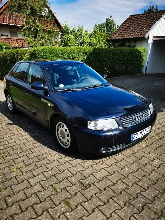 Używany Audi A3 Ambiente 131 KM (96 kW) 2001 Niebieski Hatchback